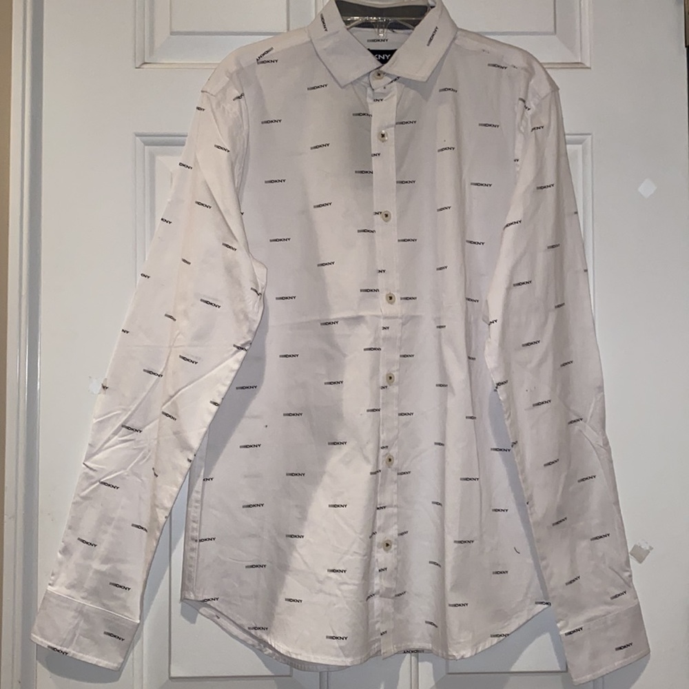 NWT DKNY Button Down Long Sleeves Shirt